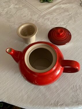 Le Creuset Red Stoneware Teapot with Removable Infuser and Lid